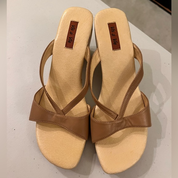 Vis á Vie Size 7 Slip-On Heels - Picture 2 of 5